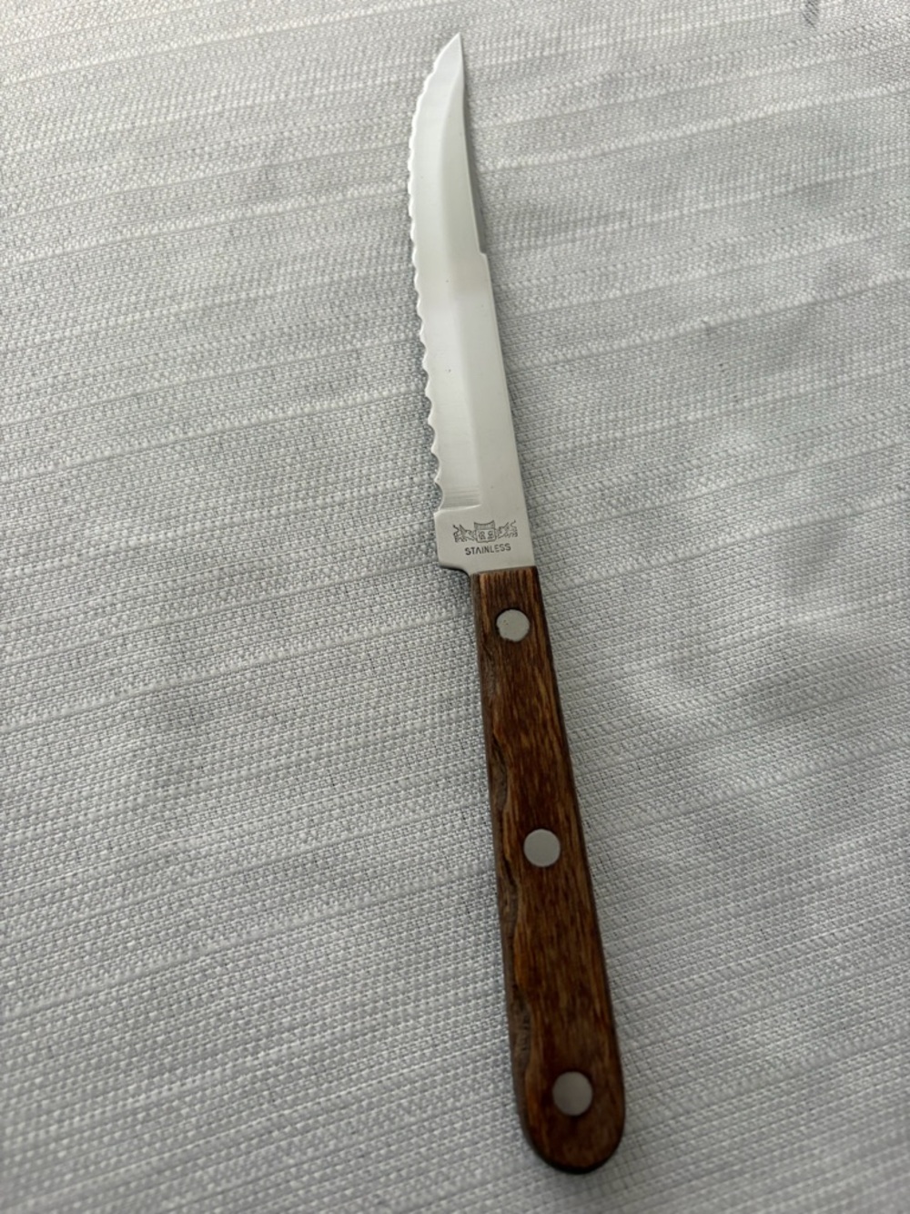 Stainless Serrated Knife Wood Handle 
Vintage R.S. Made in Japan Exc Cond
(F144)